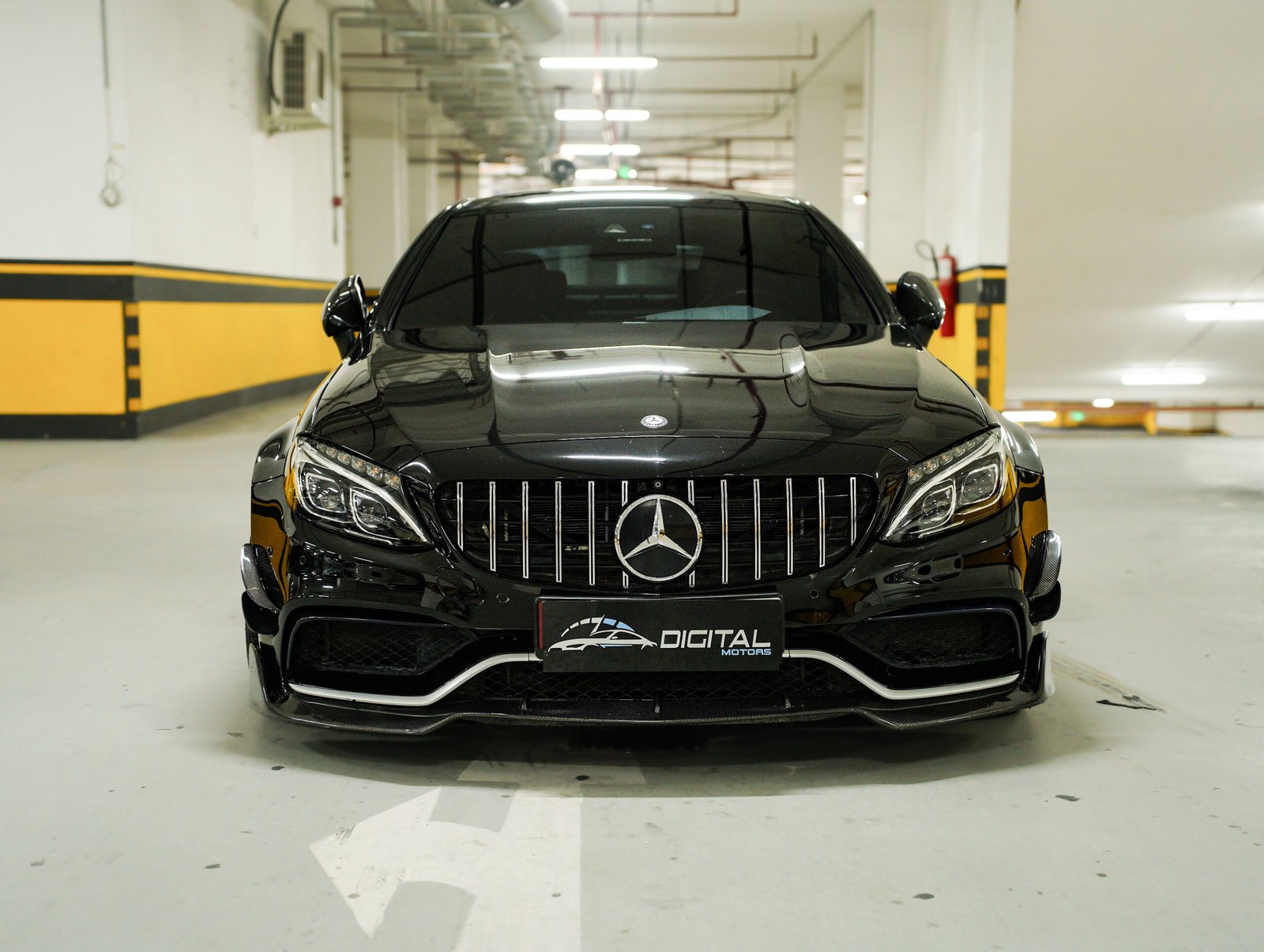 
								Mercedes-Benz C-Class 63 AMG S full									