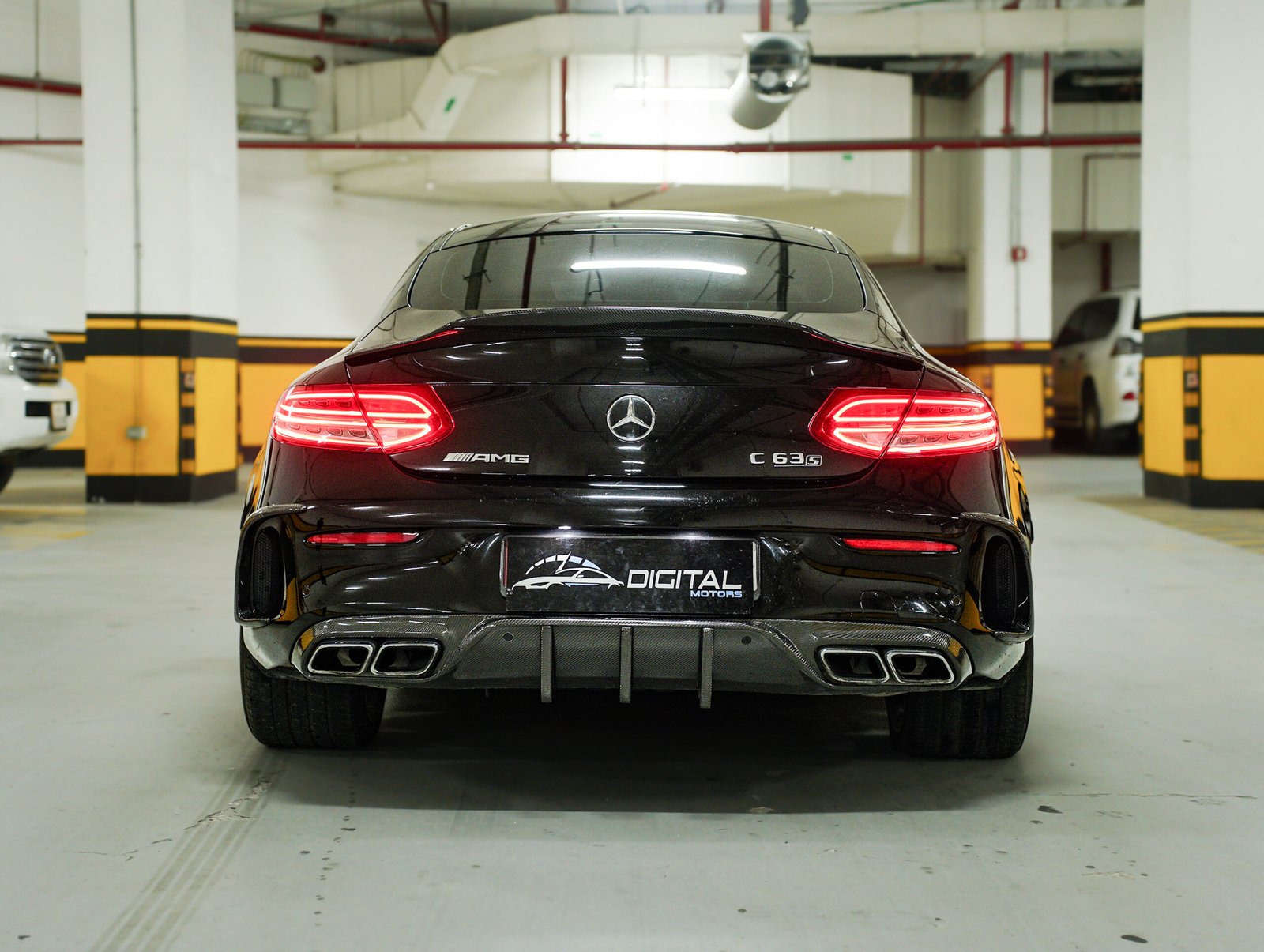 
								Mercedes-Benz C-Class 63 AMG S full									