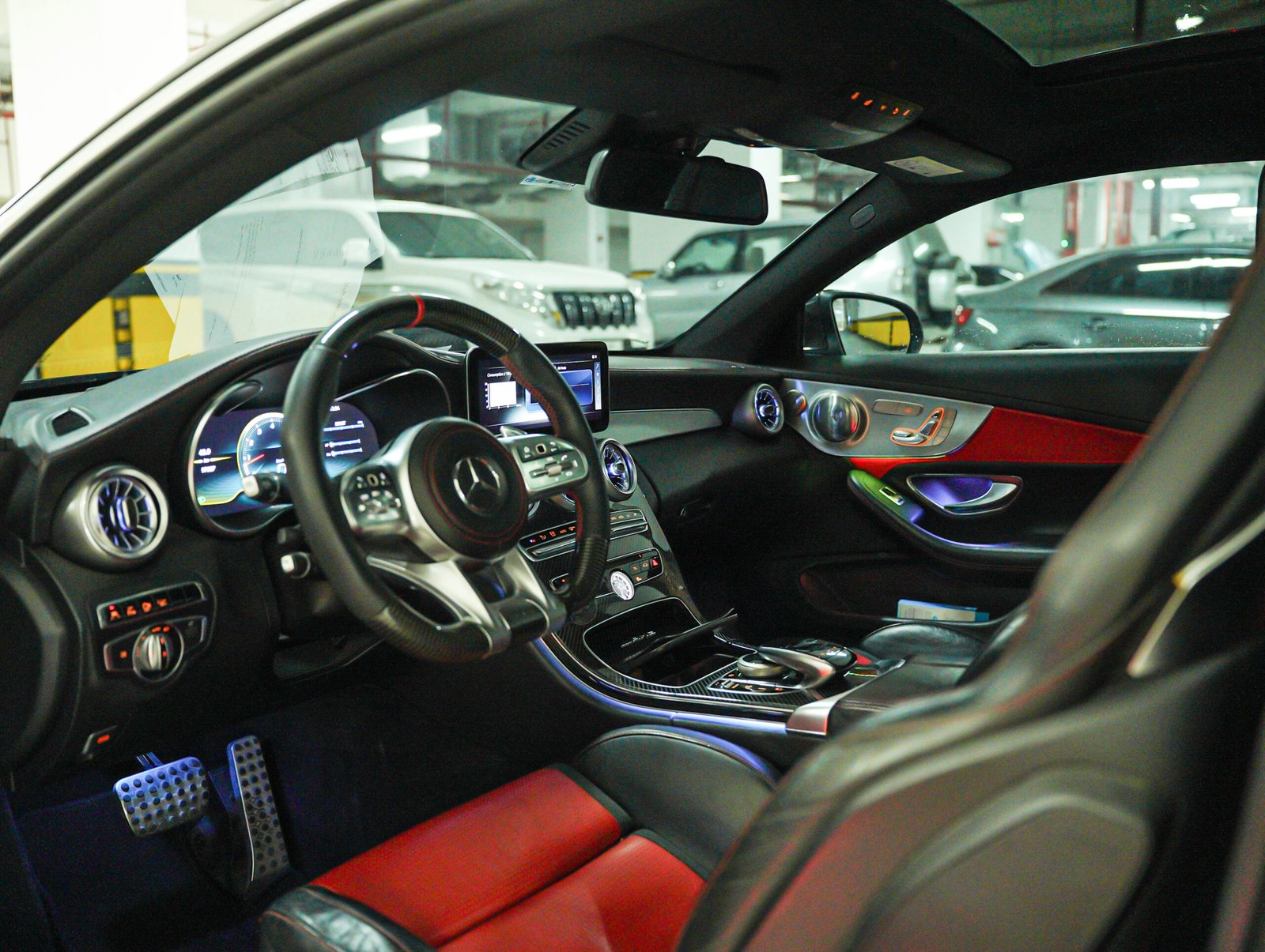 
								Mercedes-Benz C-Class 63 AMG S full									