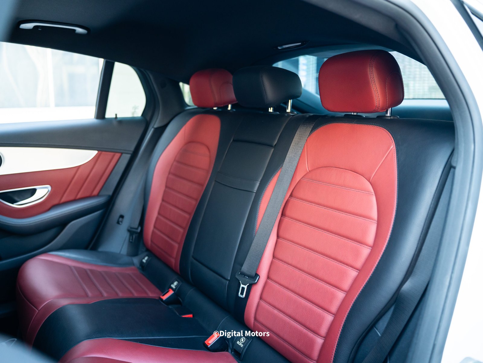 
								Mercedes-Benz GLC 250 full									