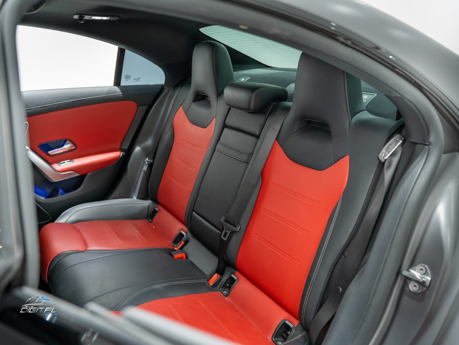 
								Mercedes-Benz CLA 45 S AMG full									