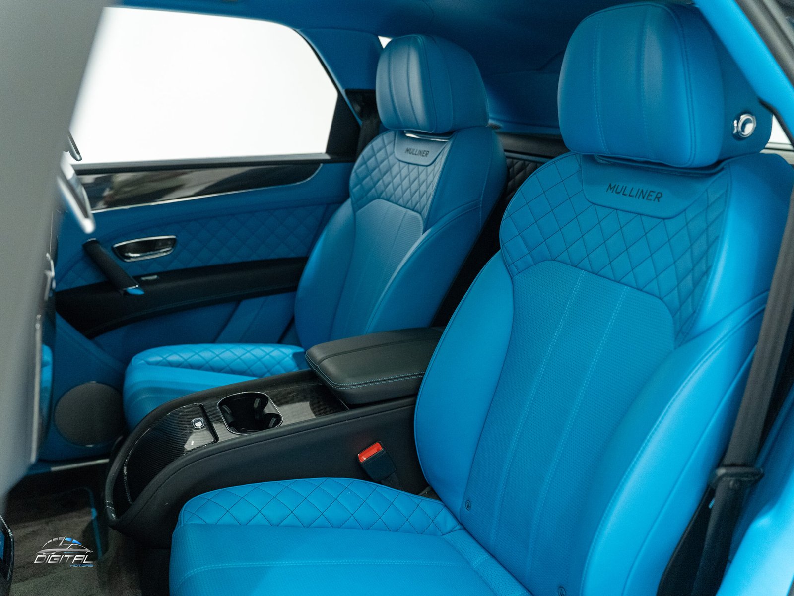 
								Bentley Bentayga Mulliner full									