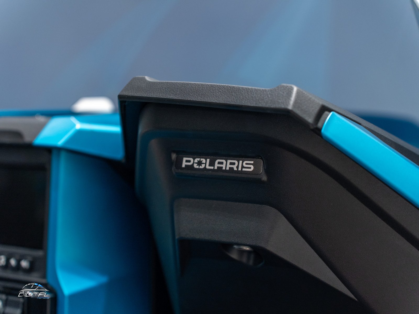 
								Polaris SlingShot R full									