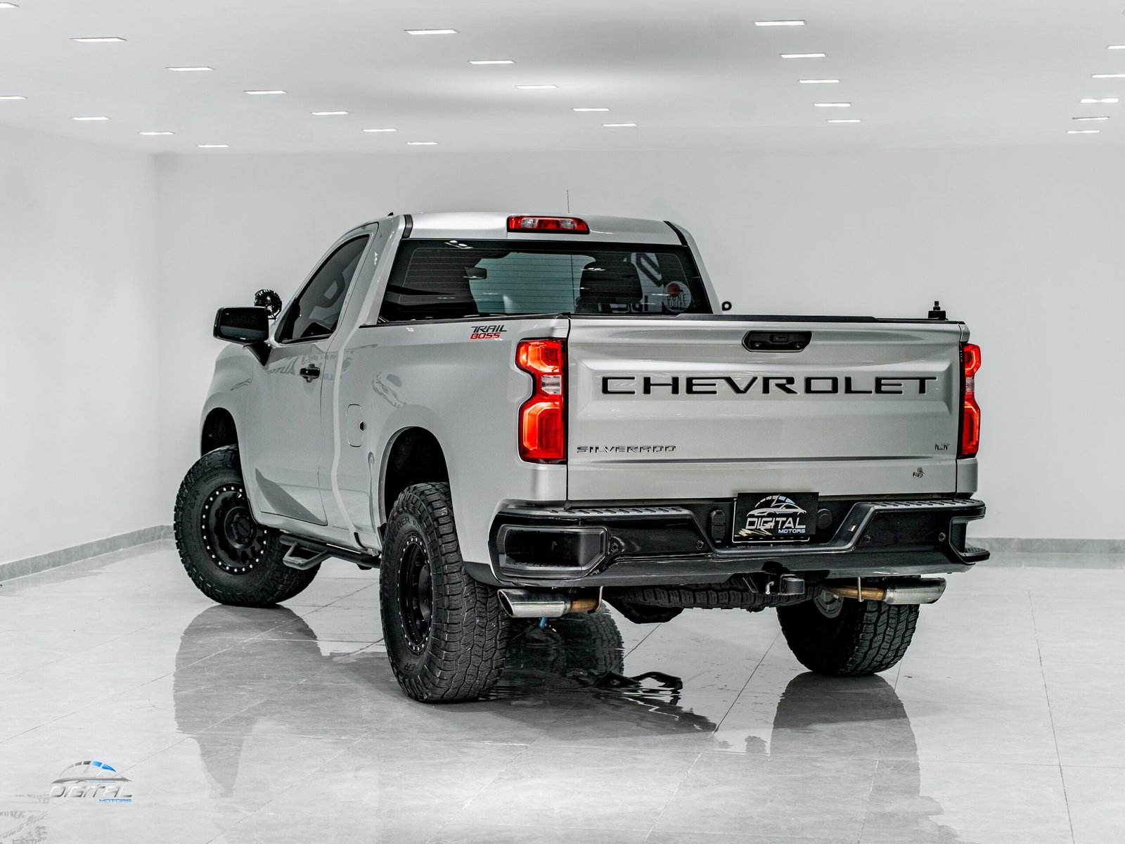 
								Chevrolet Silverado LT Trail Boss Z71 full									