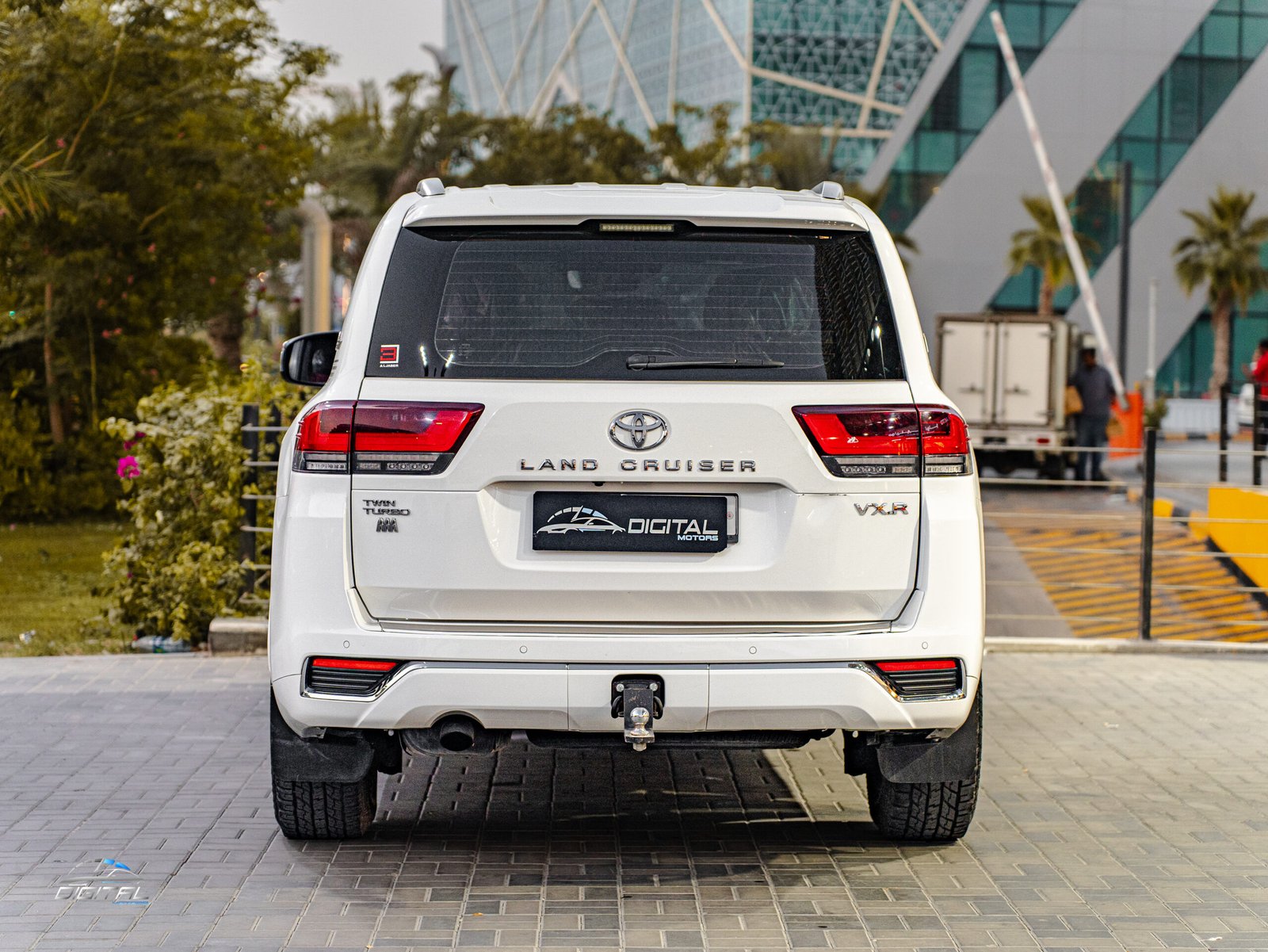 
								Toyota Land Cruiser VXR Twin Turbo full									