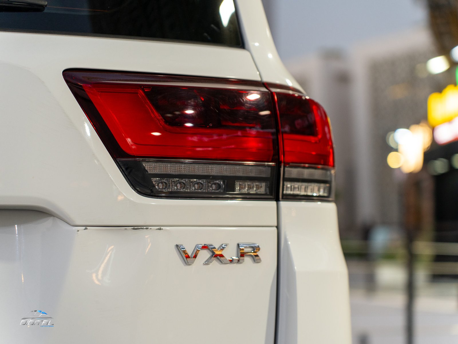 
								Toyota Land Cruiser VXR Twin Turbo full									