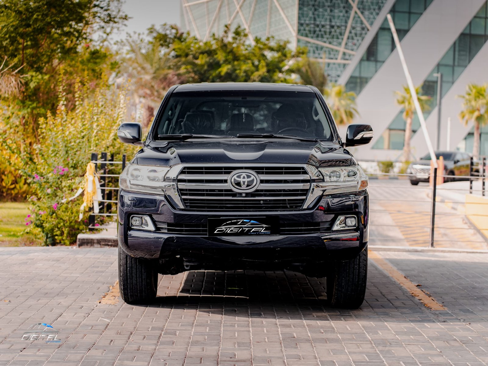 
								Toyota Land Cruiser VXR full									