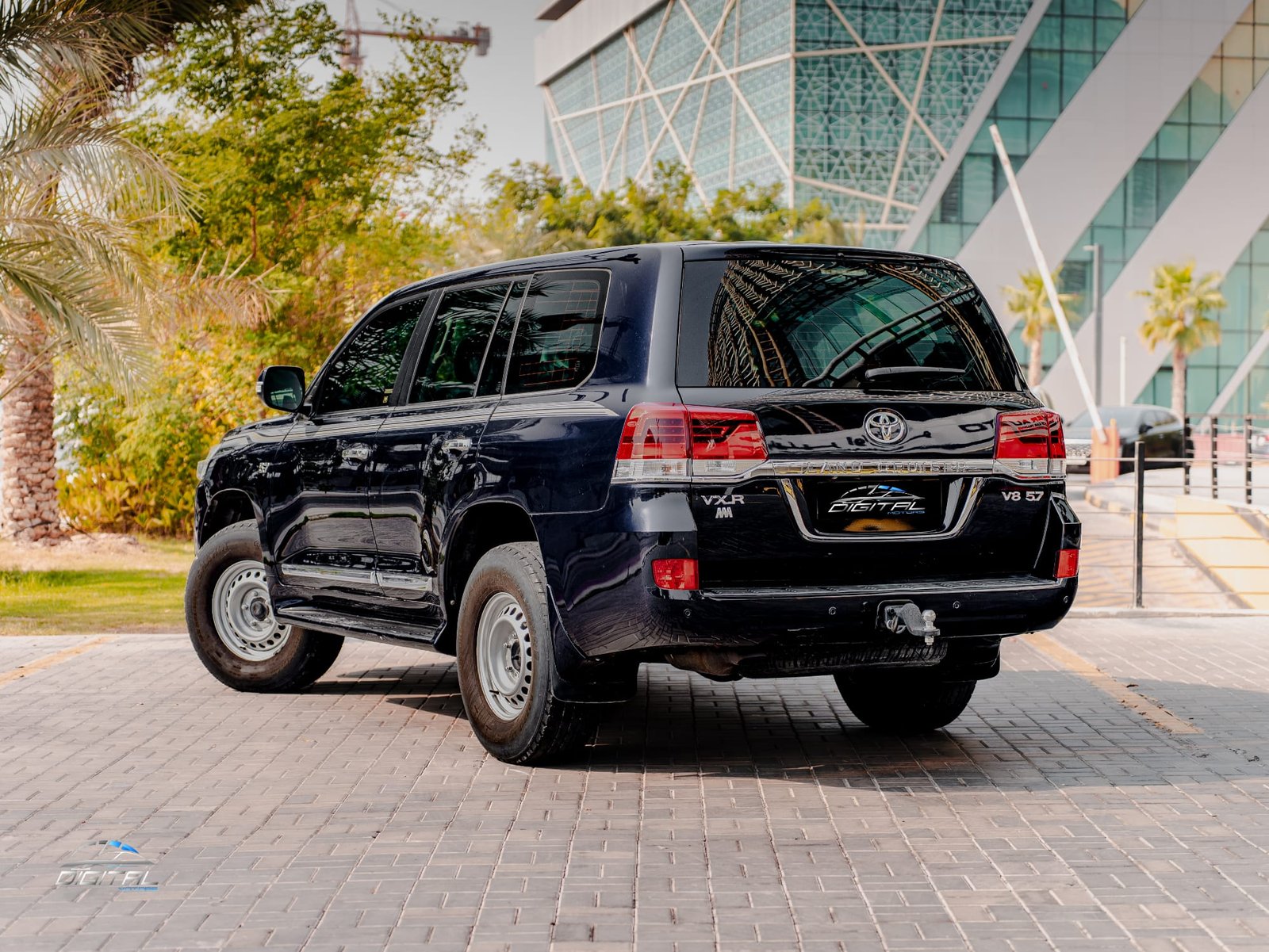 
								Toyota Land Cruiser VXR full									