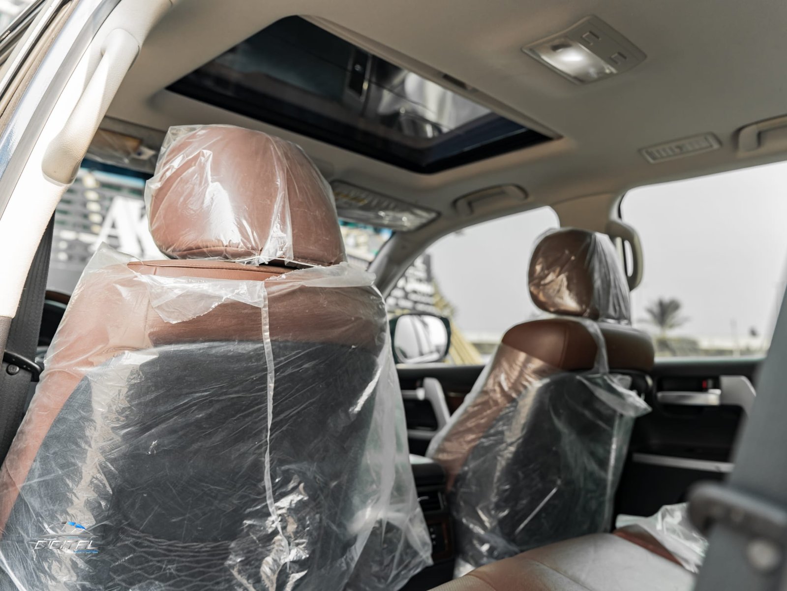 
								Toyota Land Cruiser VXR full									