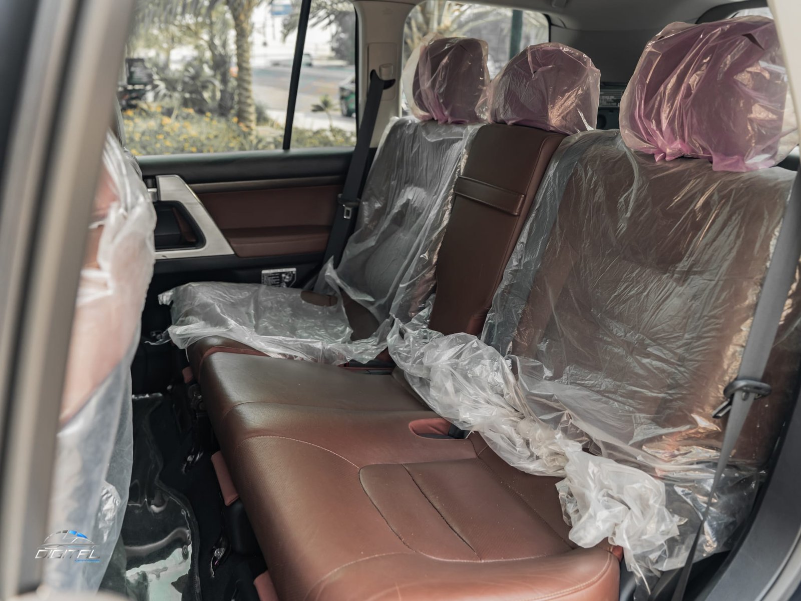 
								Toyota Land Cruiser VXR full									