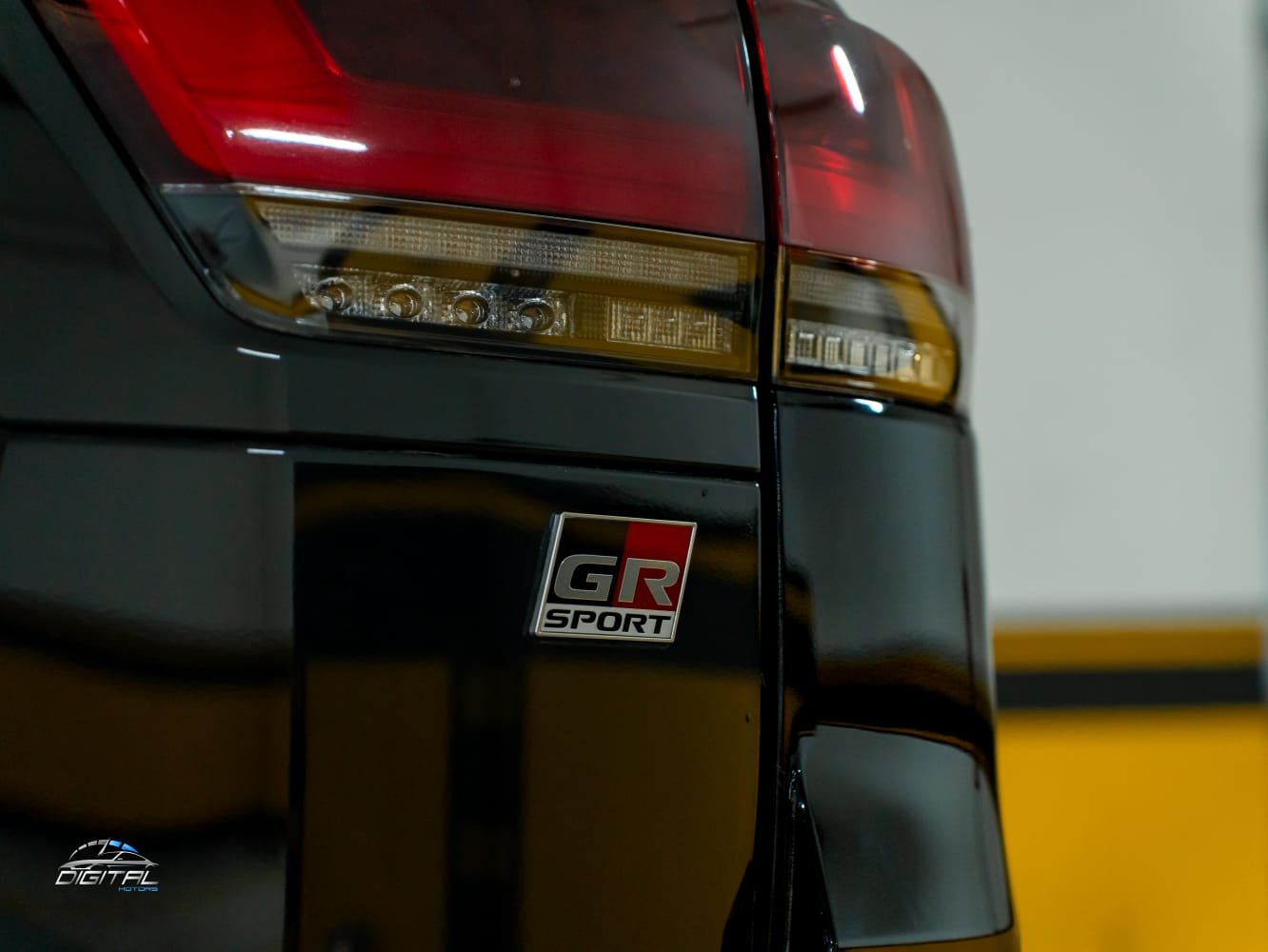 
								Toyota Land Cruiser GR Sport Twin Turbo full									