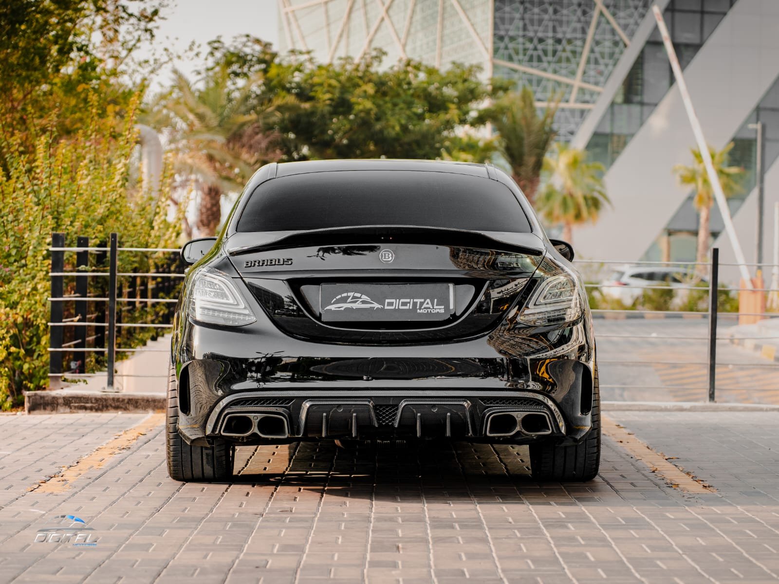 
								Mercedes-Benz C-Class 63 AMG S full									