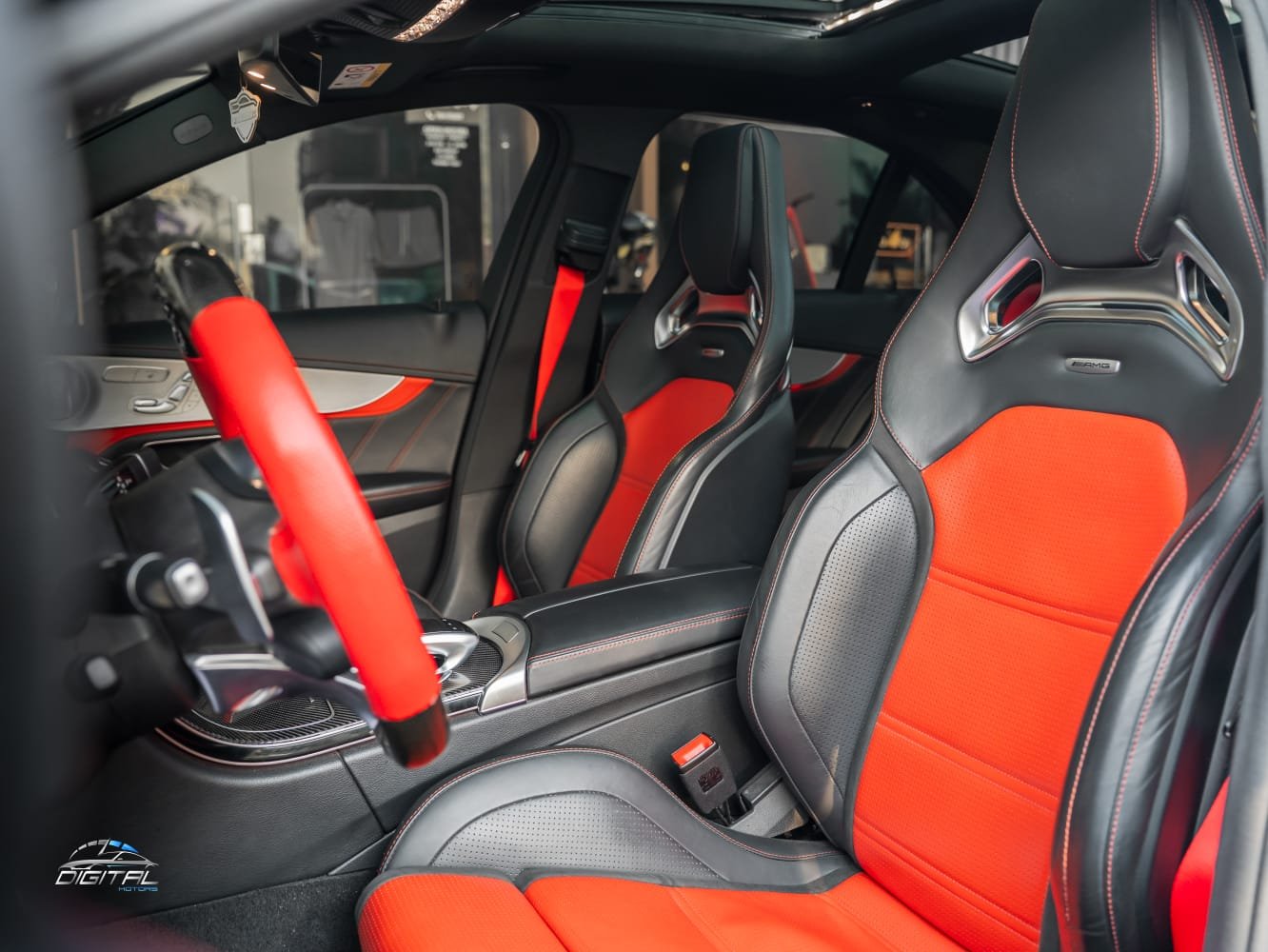 
								Mercedes-Benz C-Class 63 AMG S full									