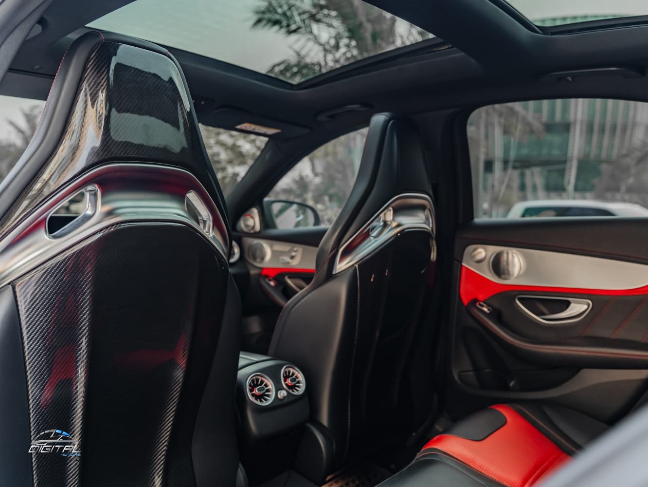 
								Mercedes-Benz C-Class 63 AMG S full									