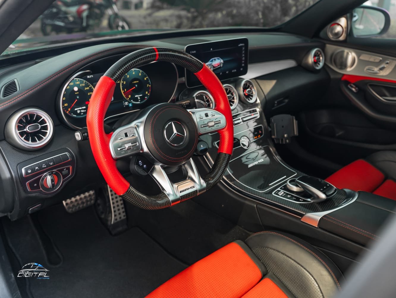 
								Mercedes-Benz C-Class 63 AMG S full									