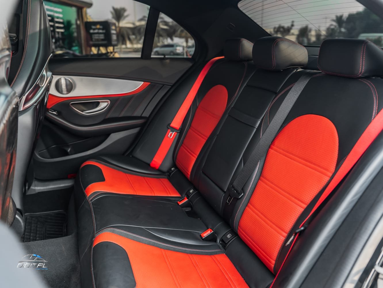 
								Mercedes-Benz C-Class 63 AMG S full									