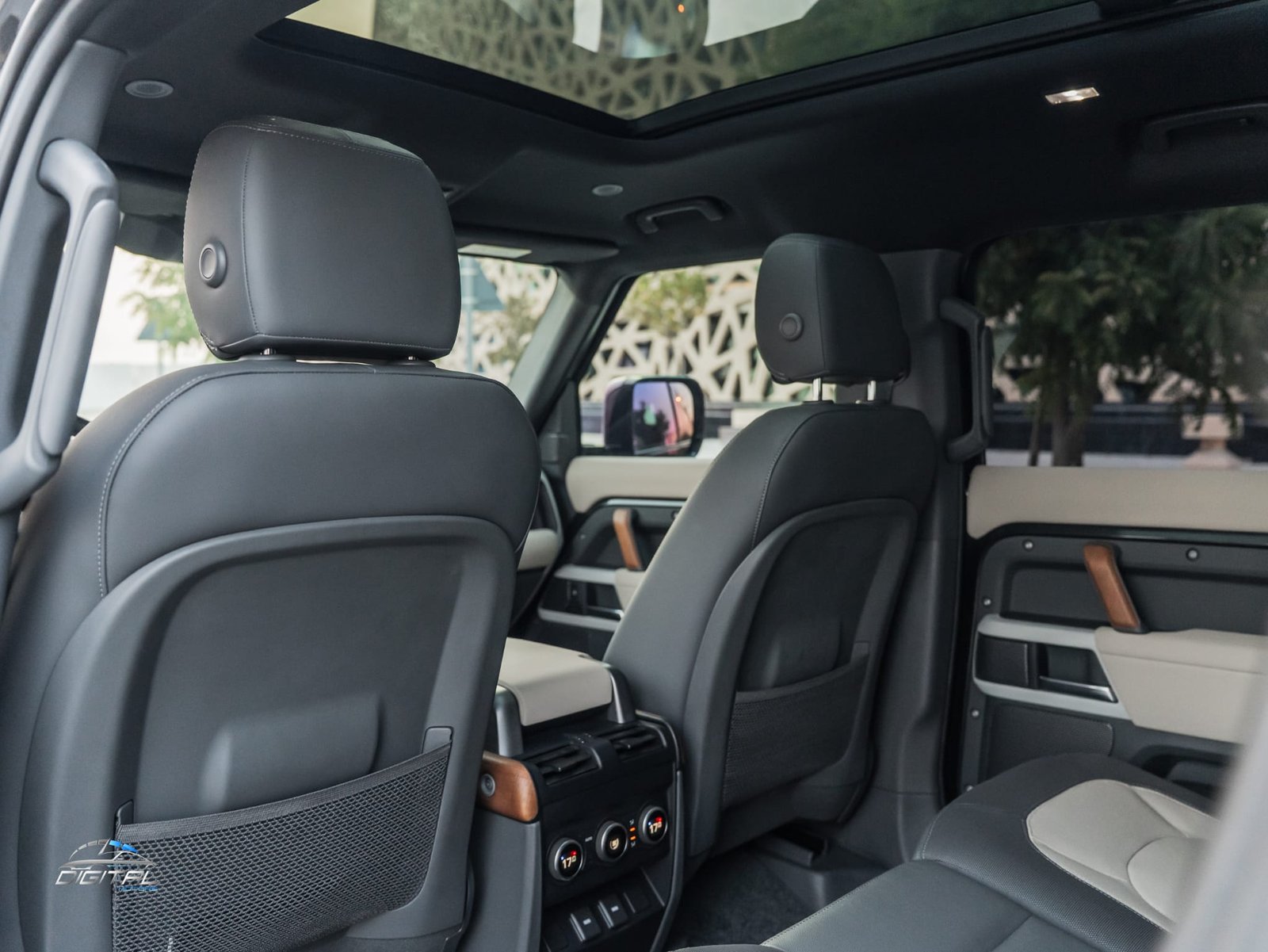 
								Land Rover Defender 110 X full									