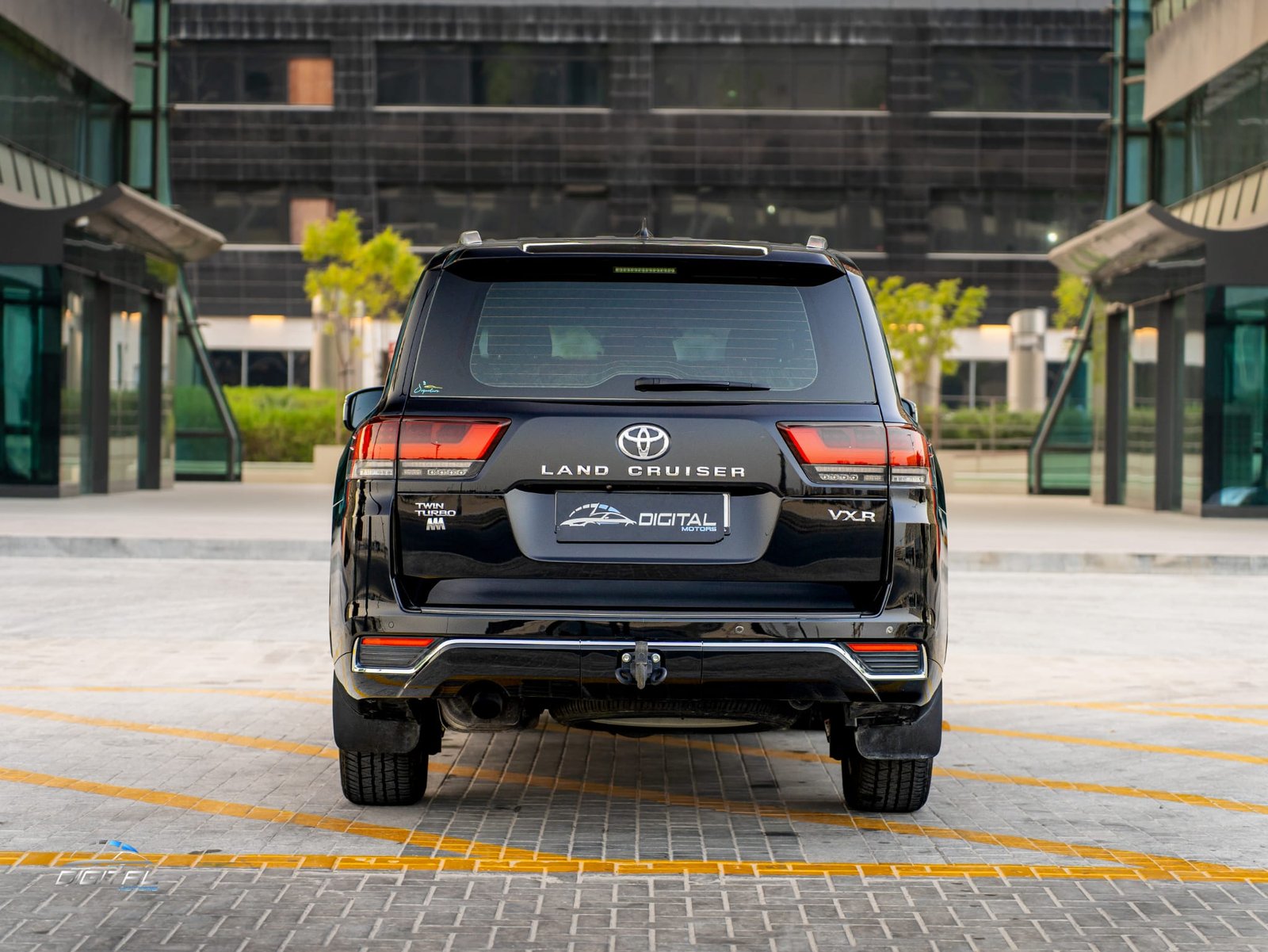 
								Toyota Land Cruiser VXR full									