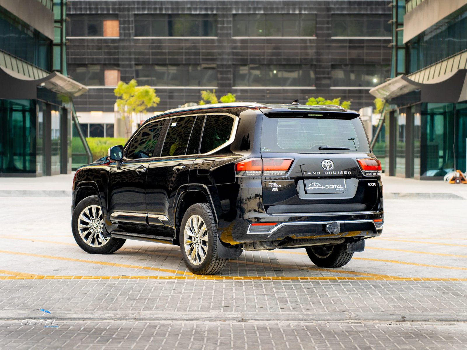 
								Toyota Land Cruiser VXR full									