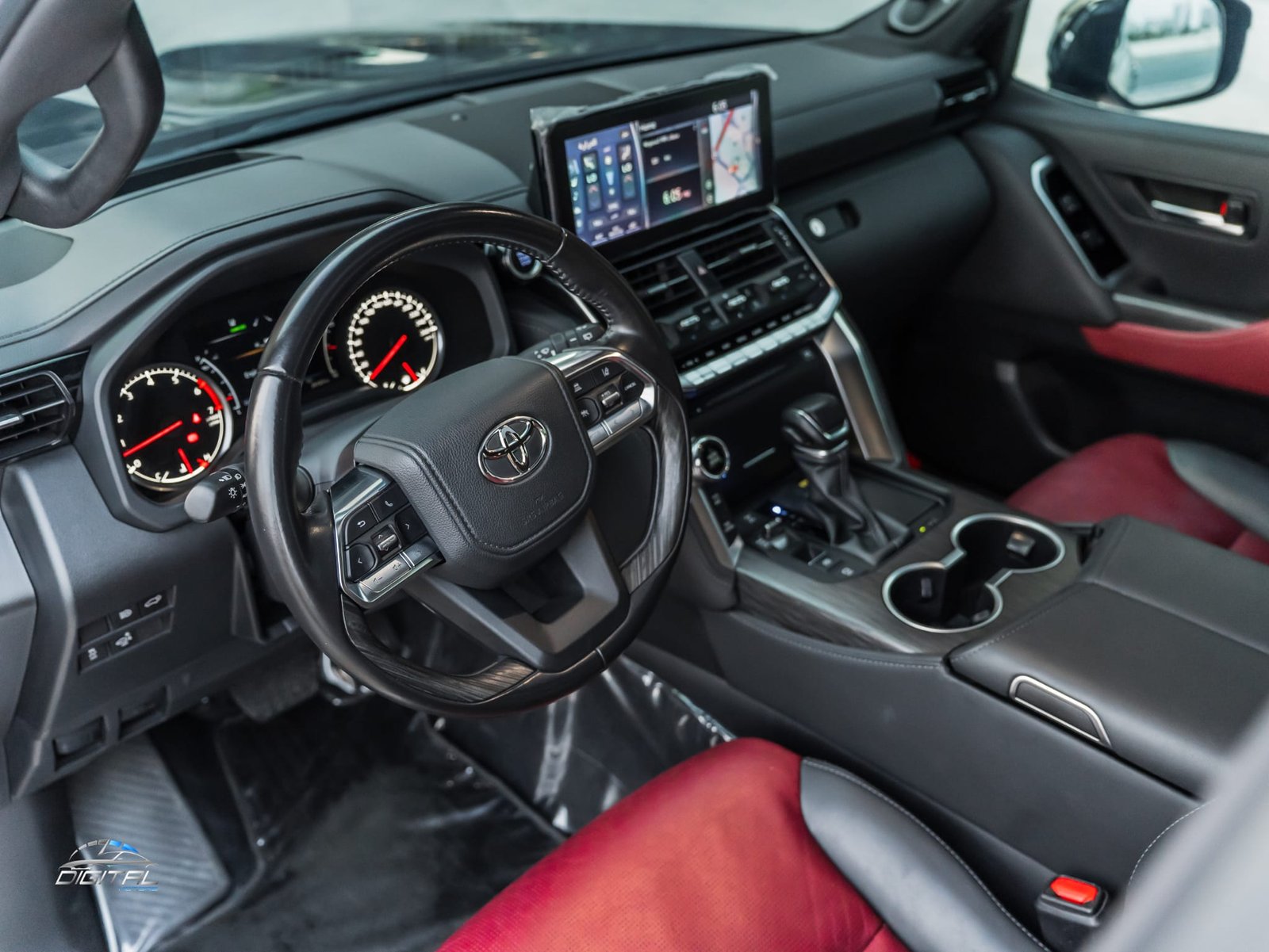 
								Toyota Land Cruiser VXR full									