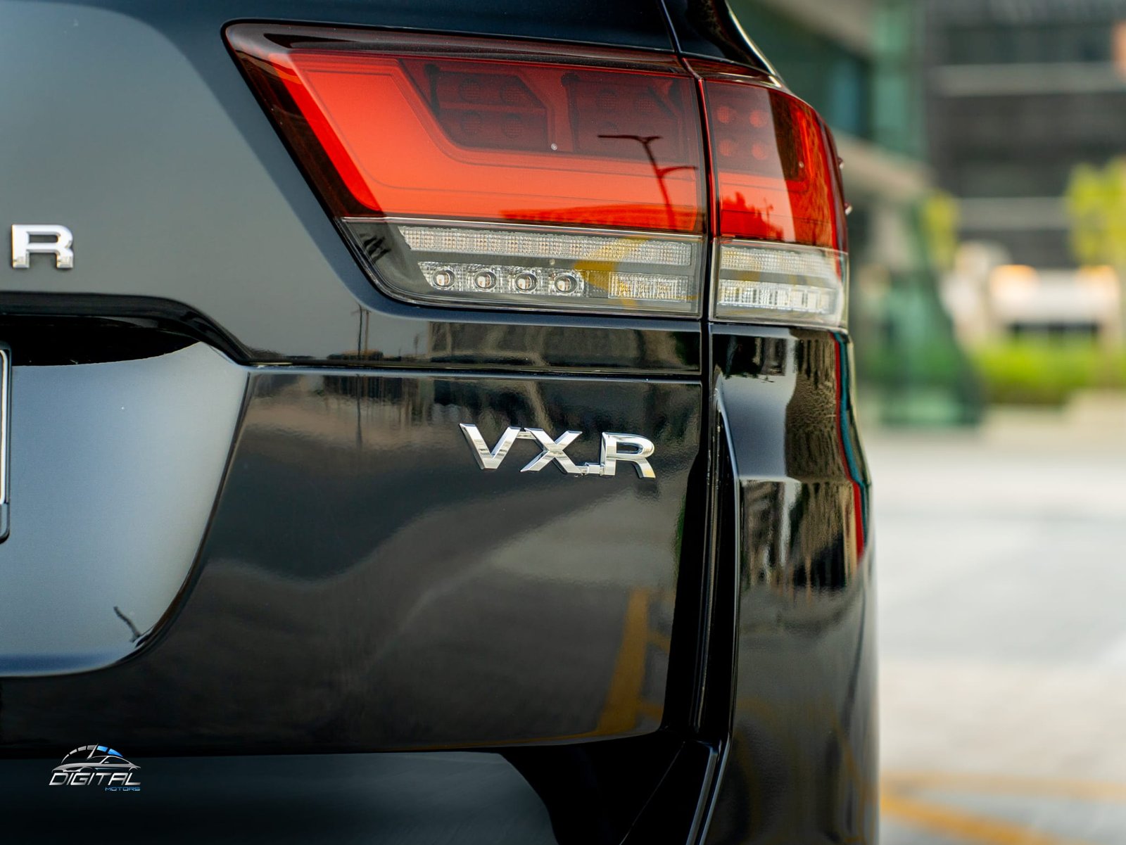 
								Toyota Land Cruiser VXR full									