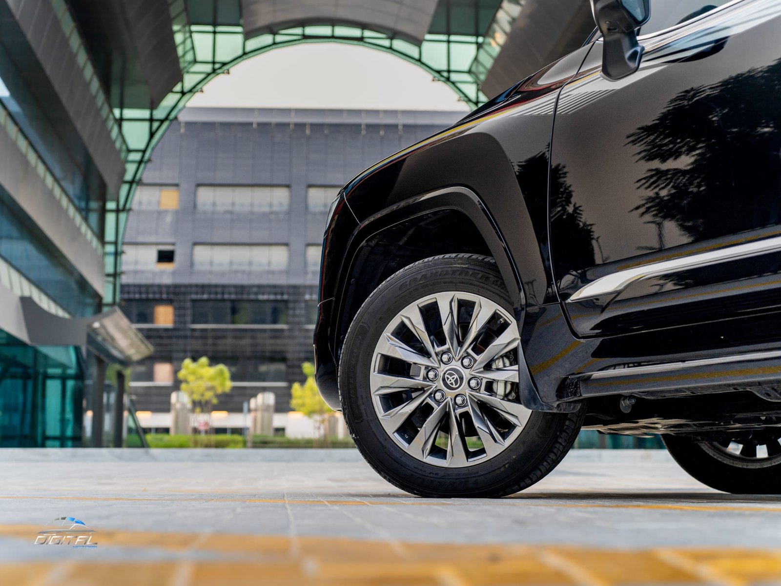 
								Toyota Land Cruiser VXR full									