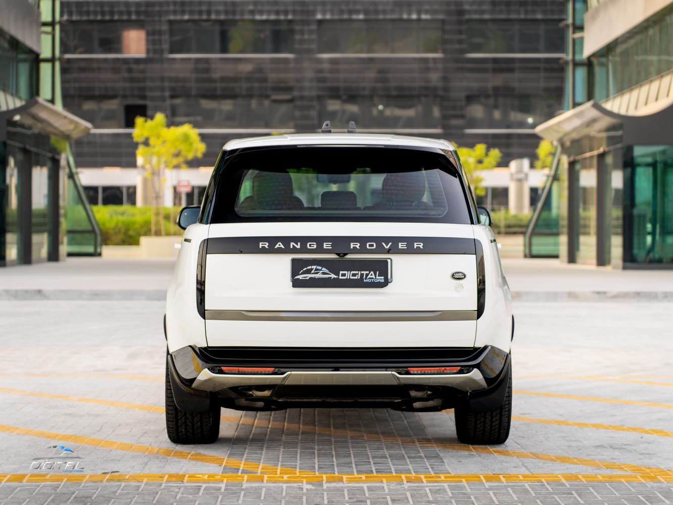 
								Land Rover Range Rover Vogue HSE full									