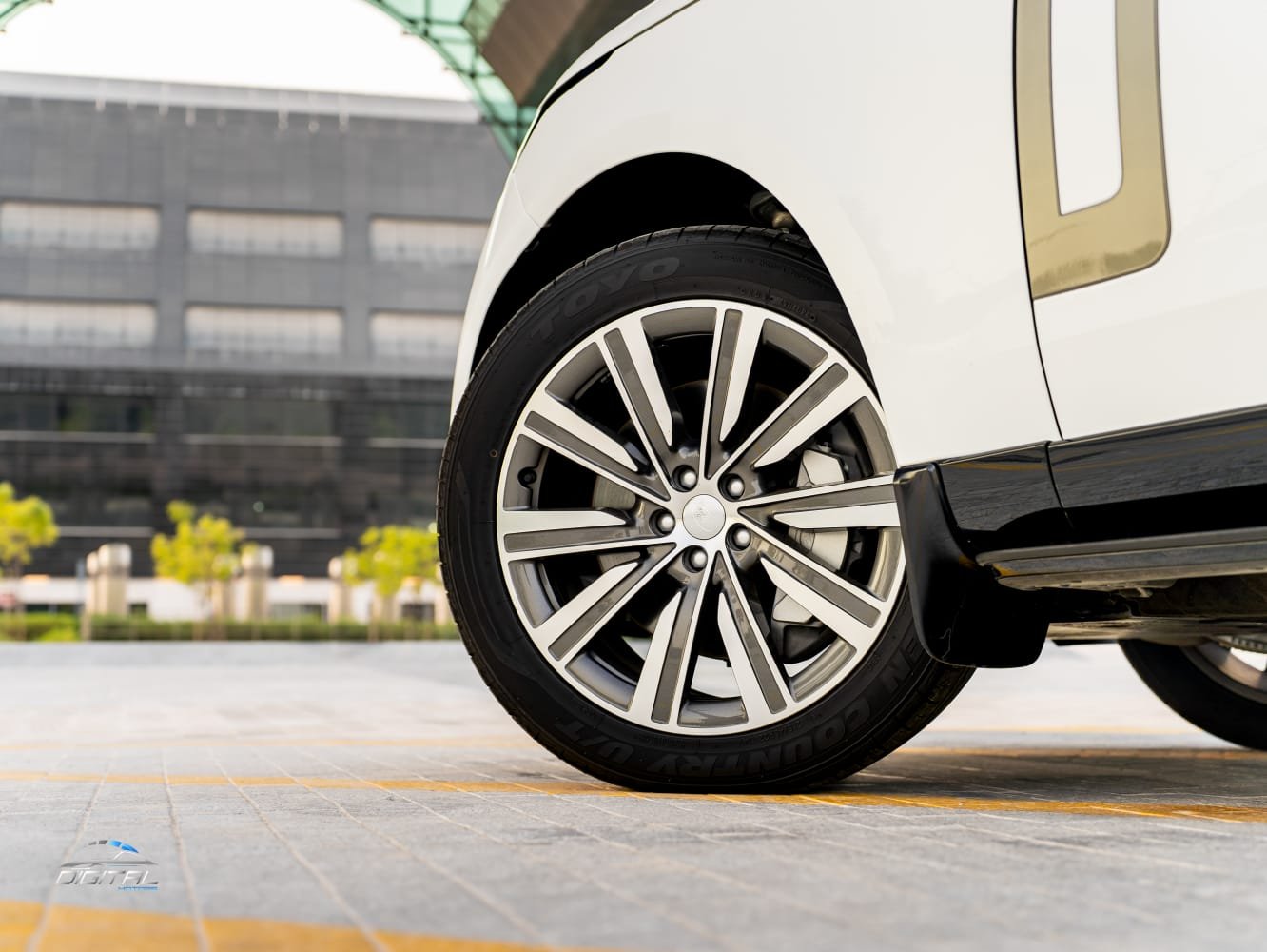 
								Land Rover Range Rover Vogue HSE full									