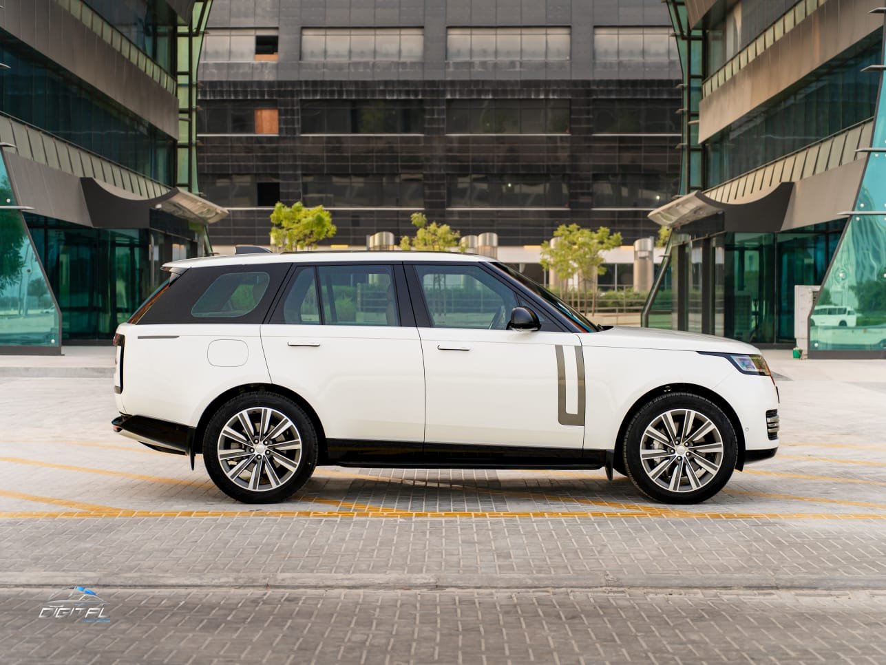 
								Land Rover Range Rover Vogue HSE full									