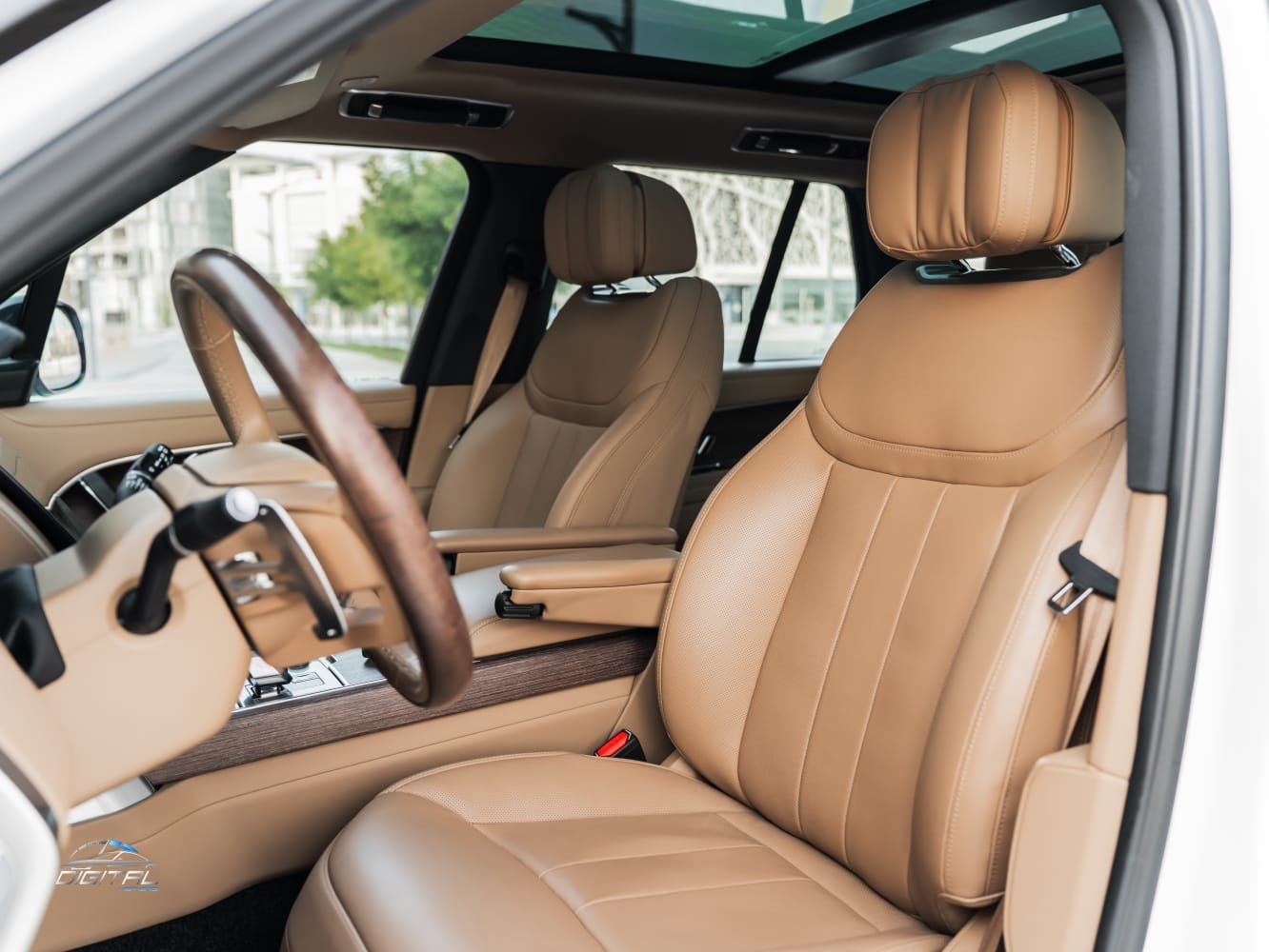 
								Land Rover Range Rover Vogue HSE full									