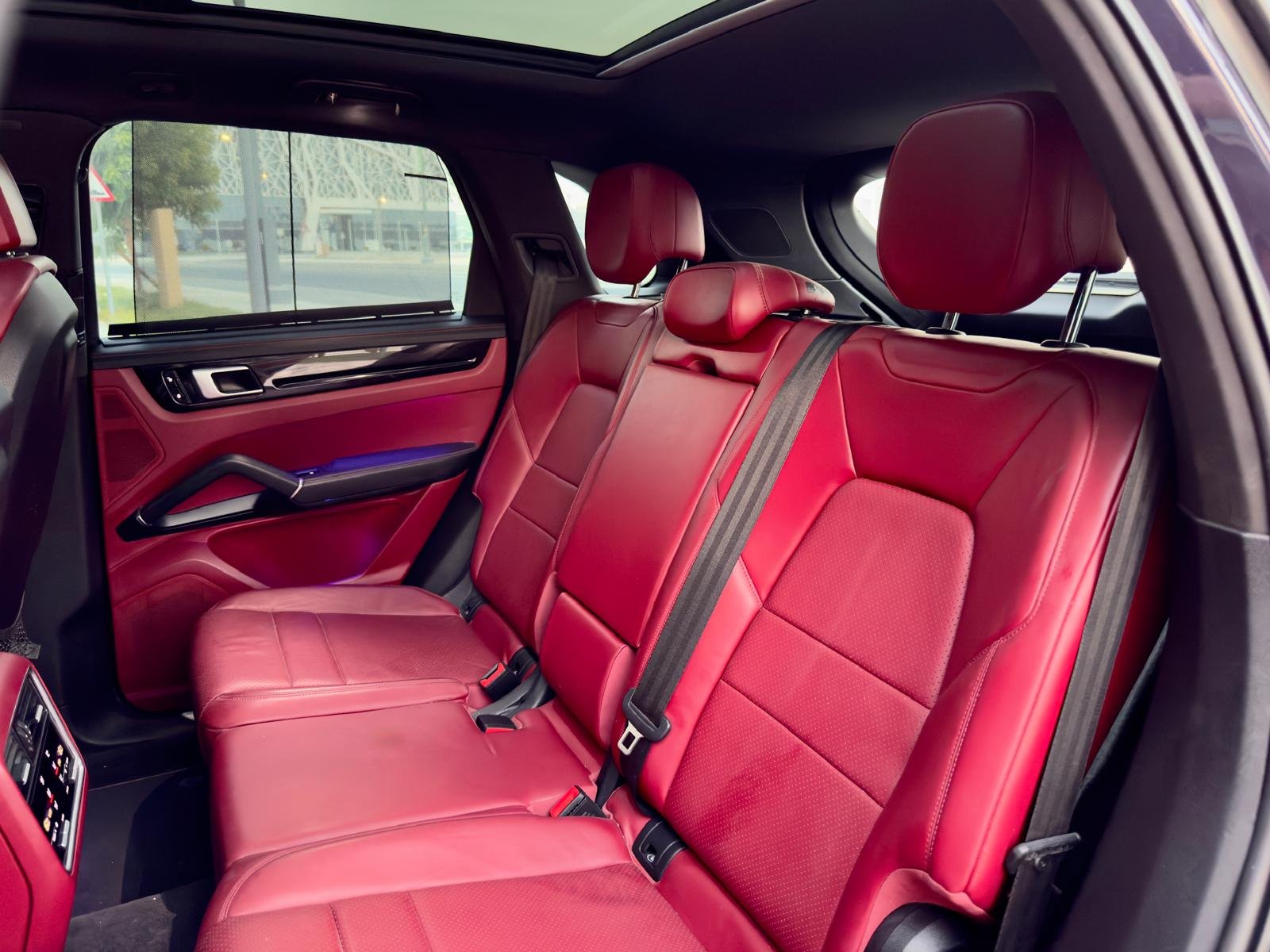 
								Porsche Cayenne full									