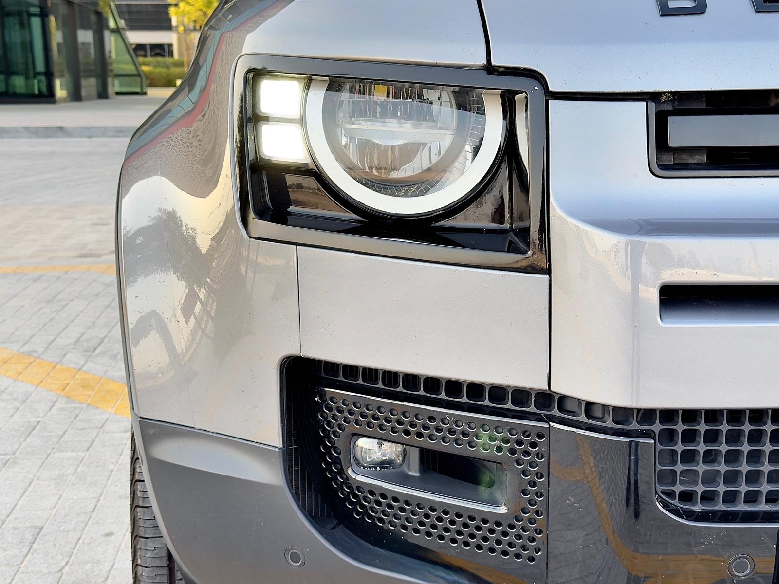 
								Land Rover Defender 110 S full									