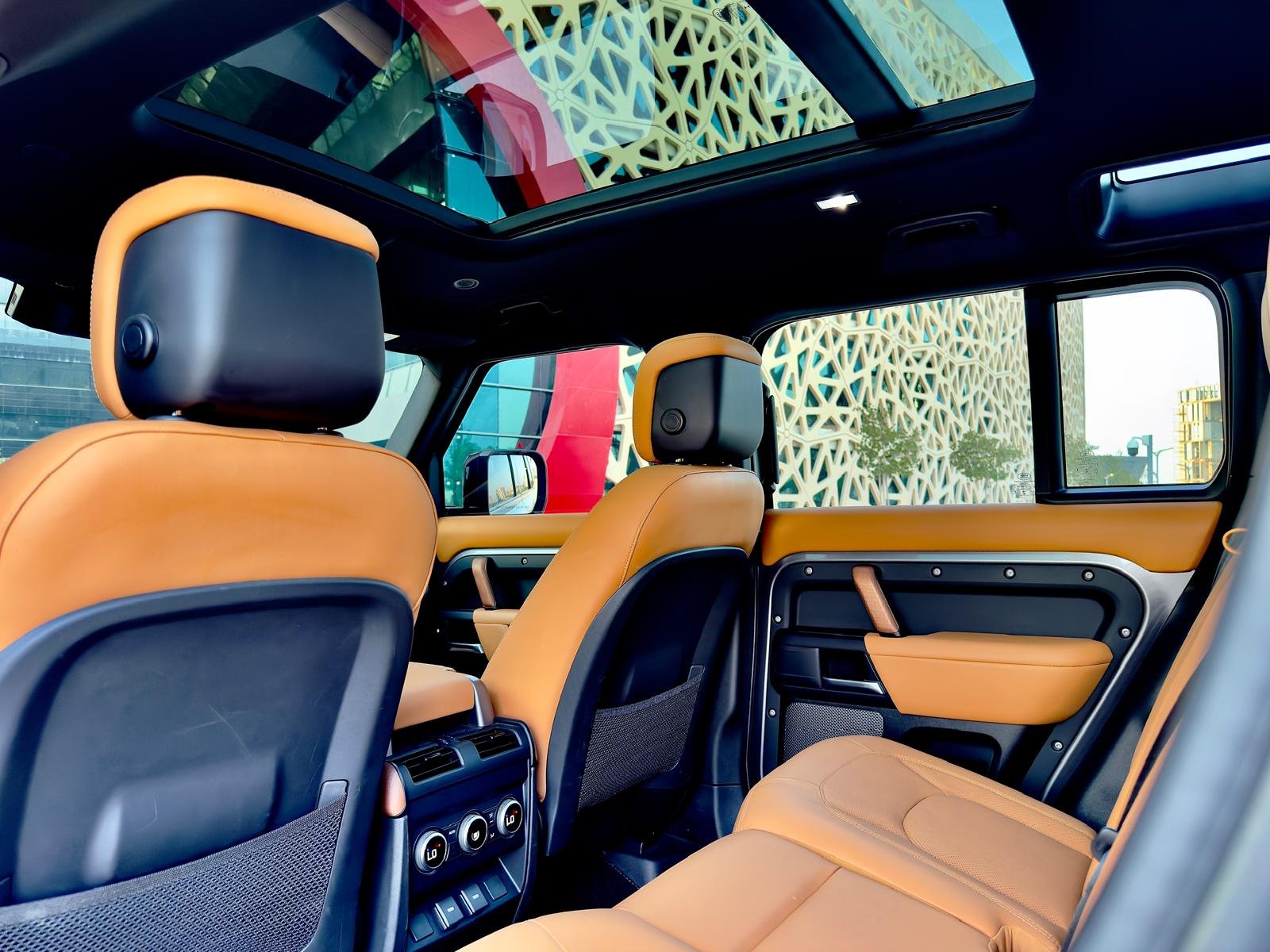 
								Land Rover Defender 110 S full									