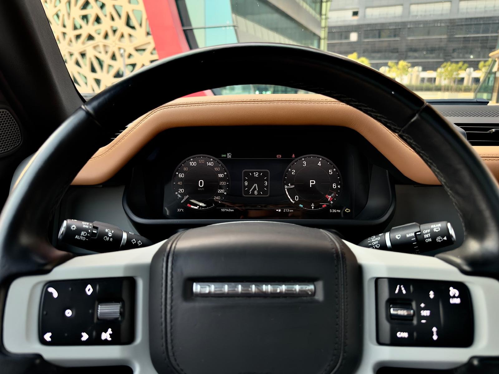 
								Land Rover Defender 110 S full									