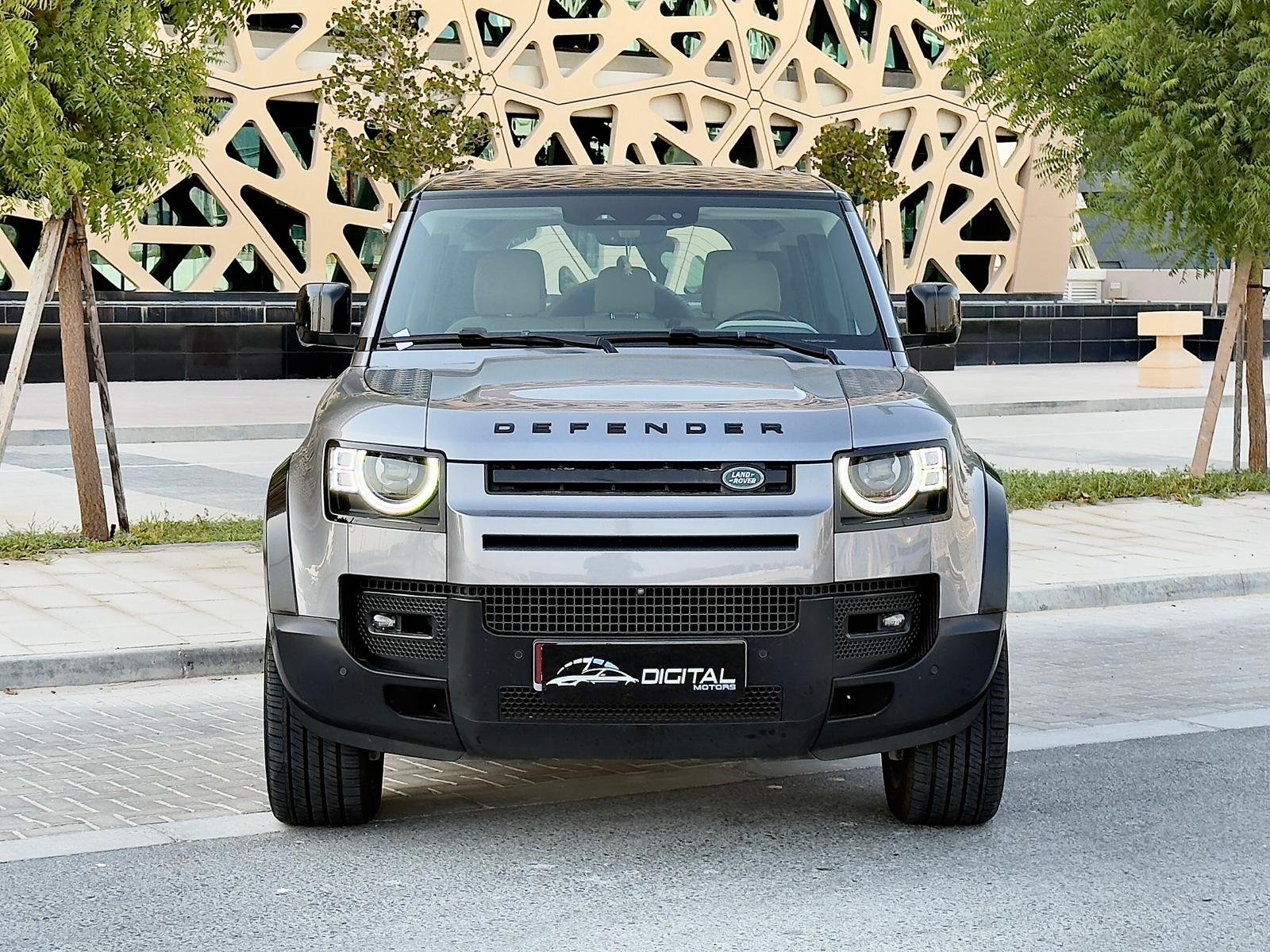 
								Land Rover Defender 110 SE full									