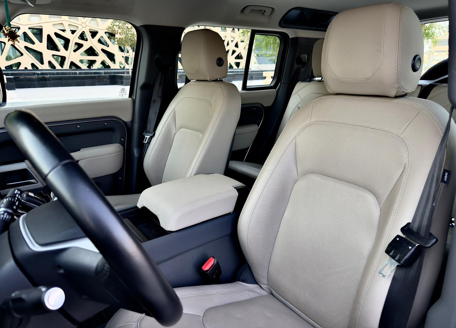 
								Land Rover Defender 110 SE full									