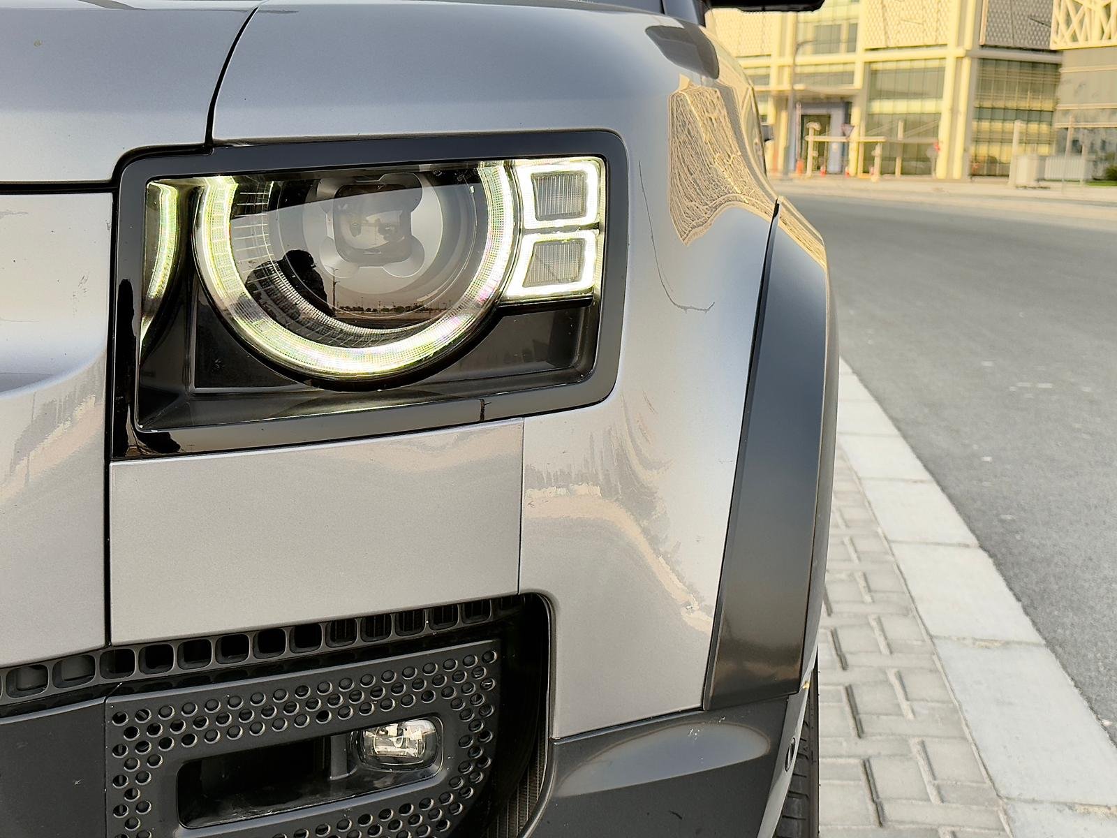 
								Land Rover Defender 110 SE full									