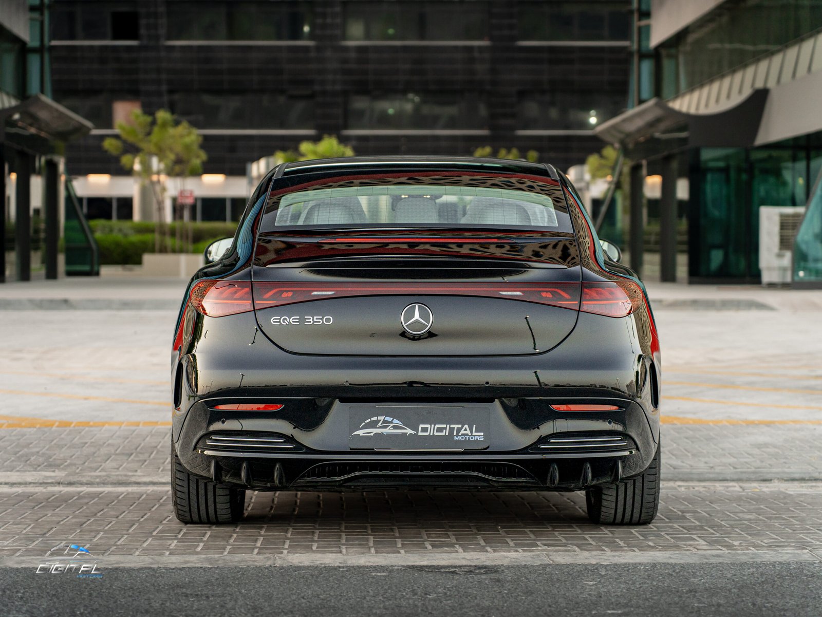 
								Mercedes-Benz EQE 350 full									