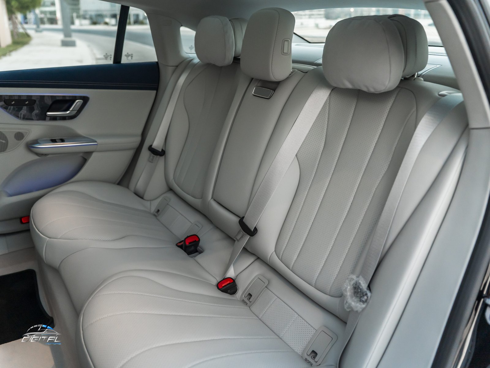 
								Mercedes-Benz EQE 350 full									