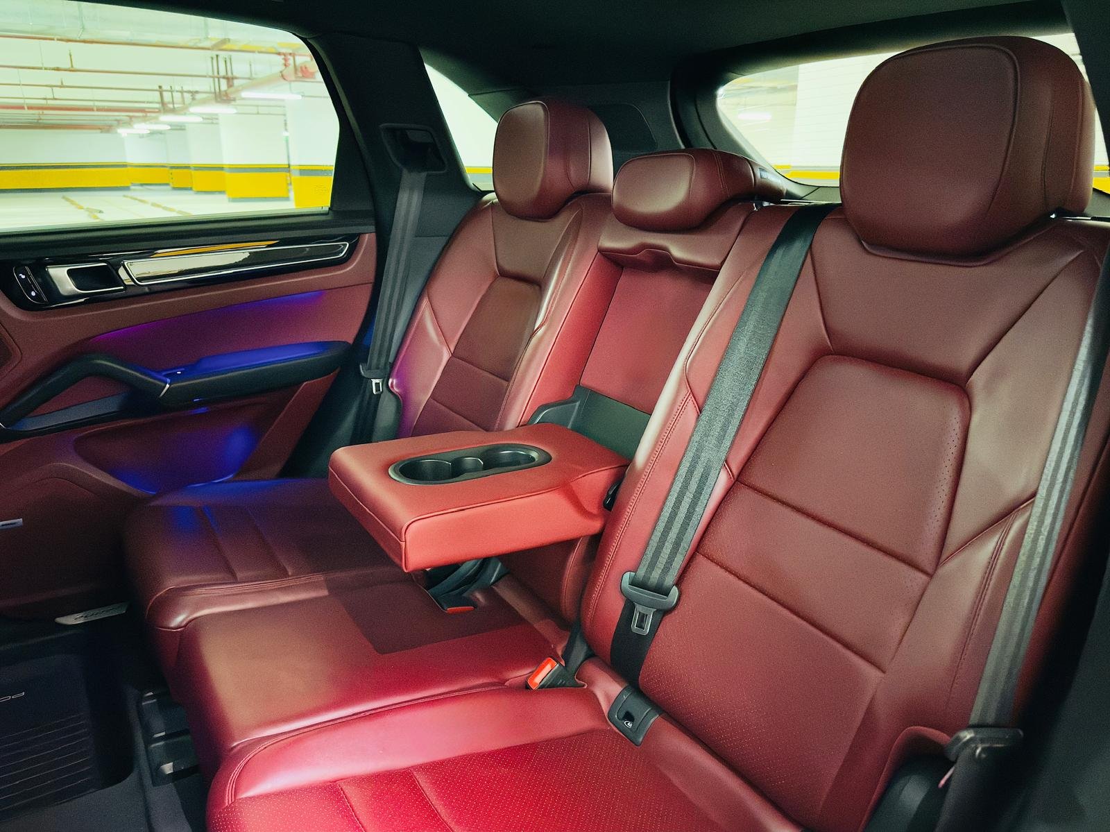 
								Porsche Cayenne S full									