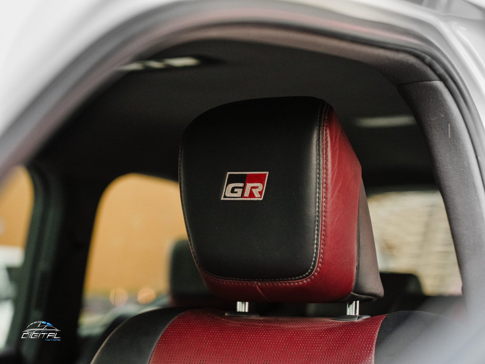 
								Toyota Land Cruiser GR full									