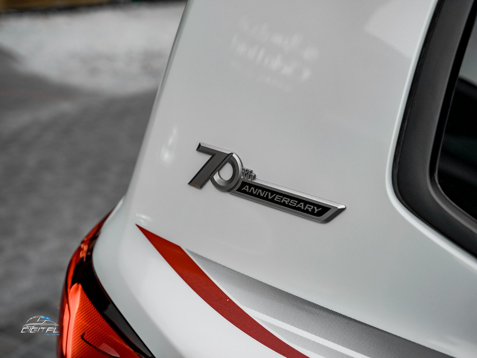 
								Toyota Land Cruiser GR full									