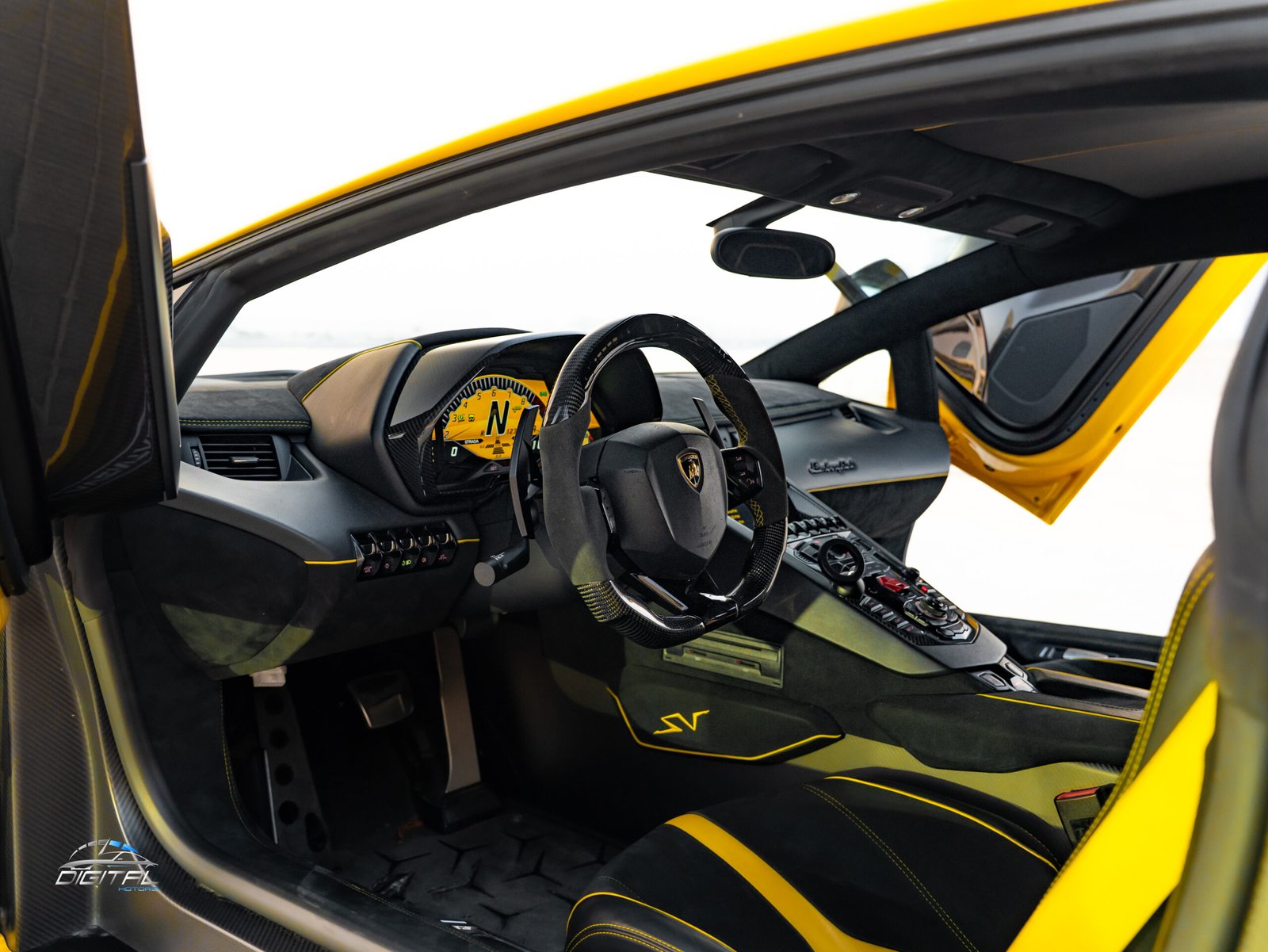 
								Lamborghini Aventador full									