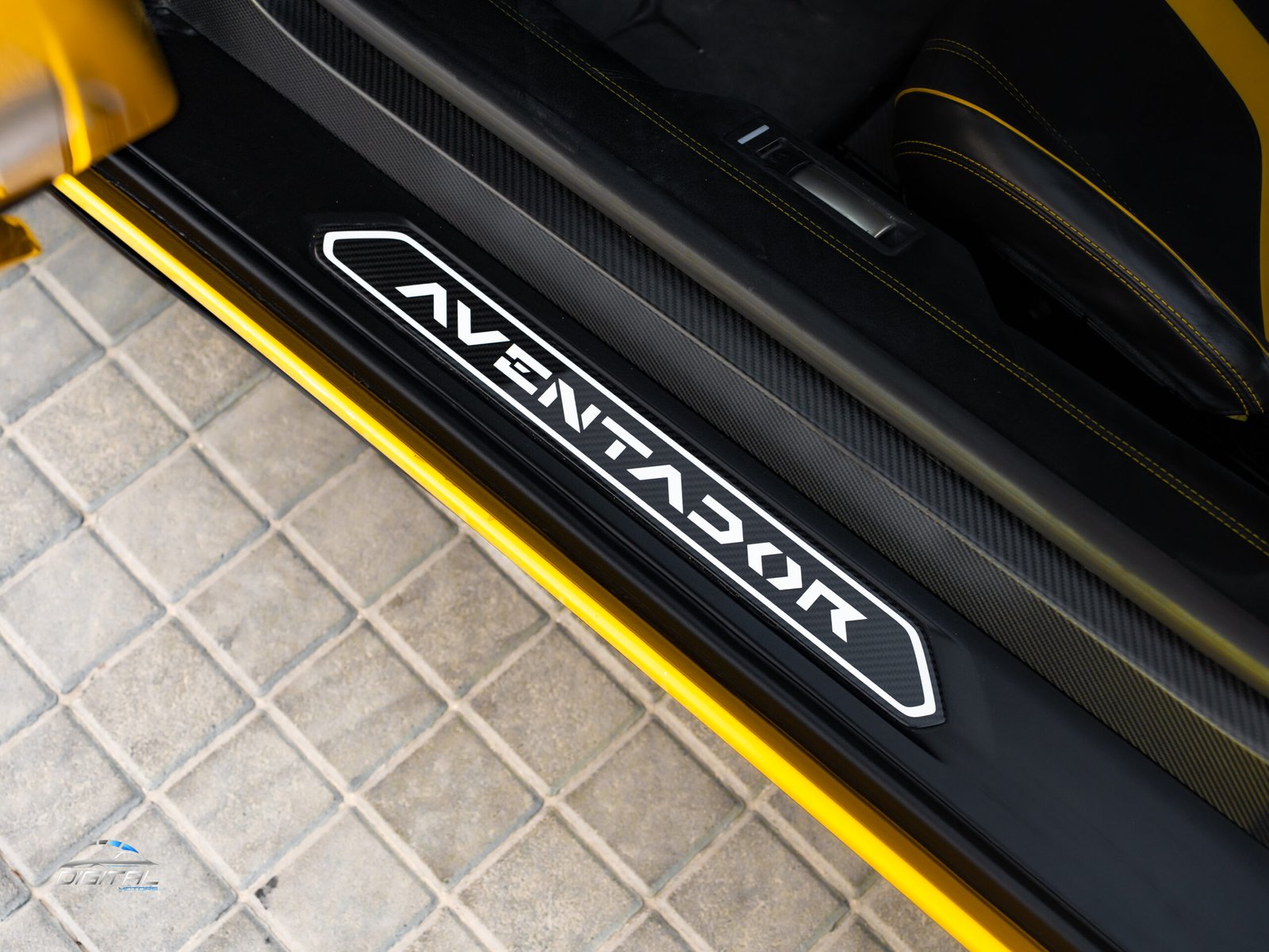 
								Lamborghini Aventador full									