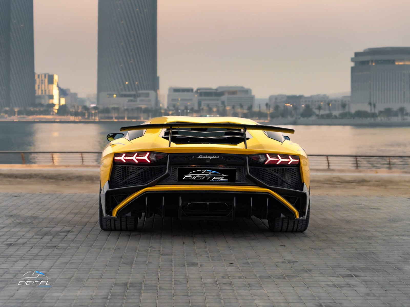 
								Lamborghini Aventador full									