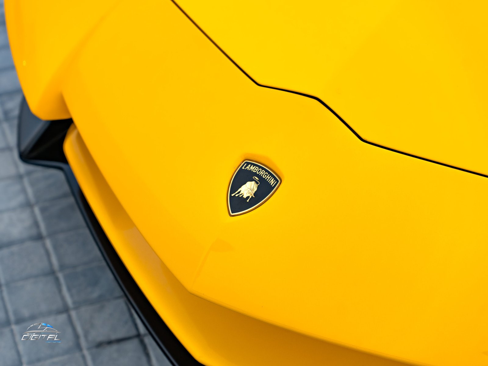 
								Lamborghini Aventador full									