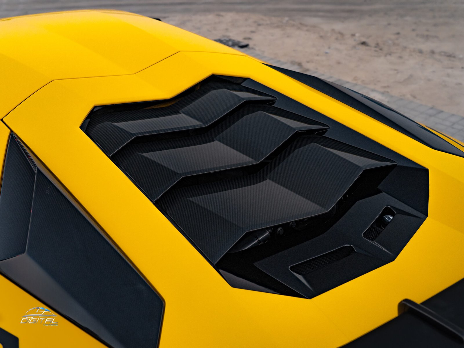 
								Lamborghini Aventador full									