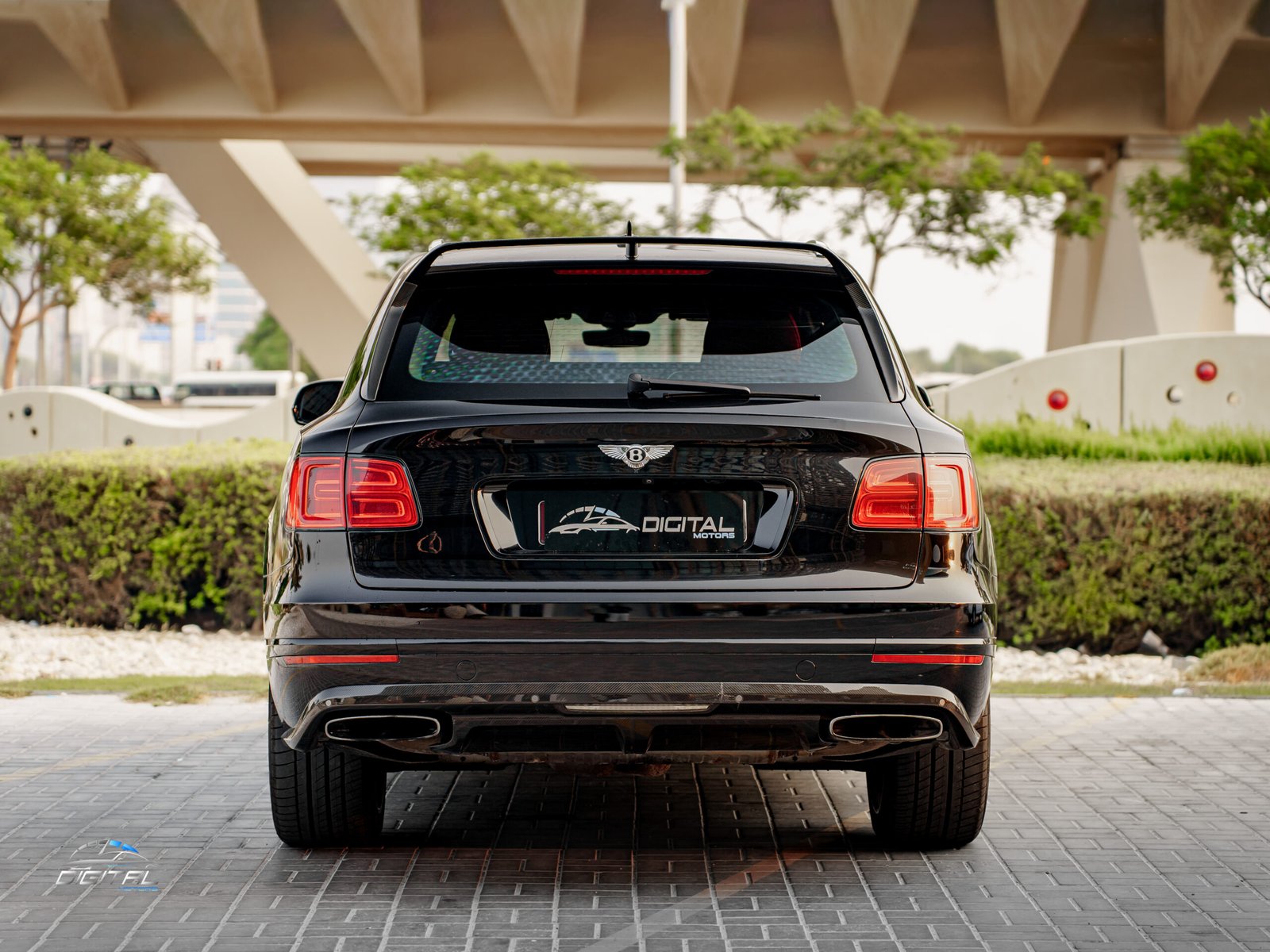 
								Bentley Bentayga Mulliner full									