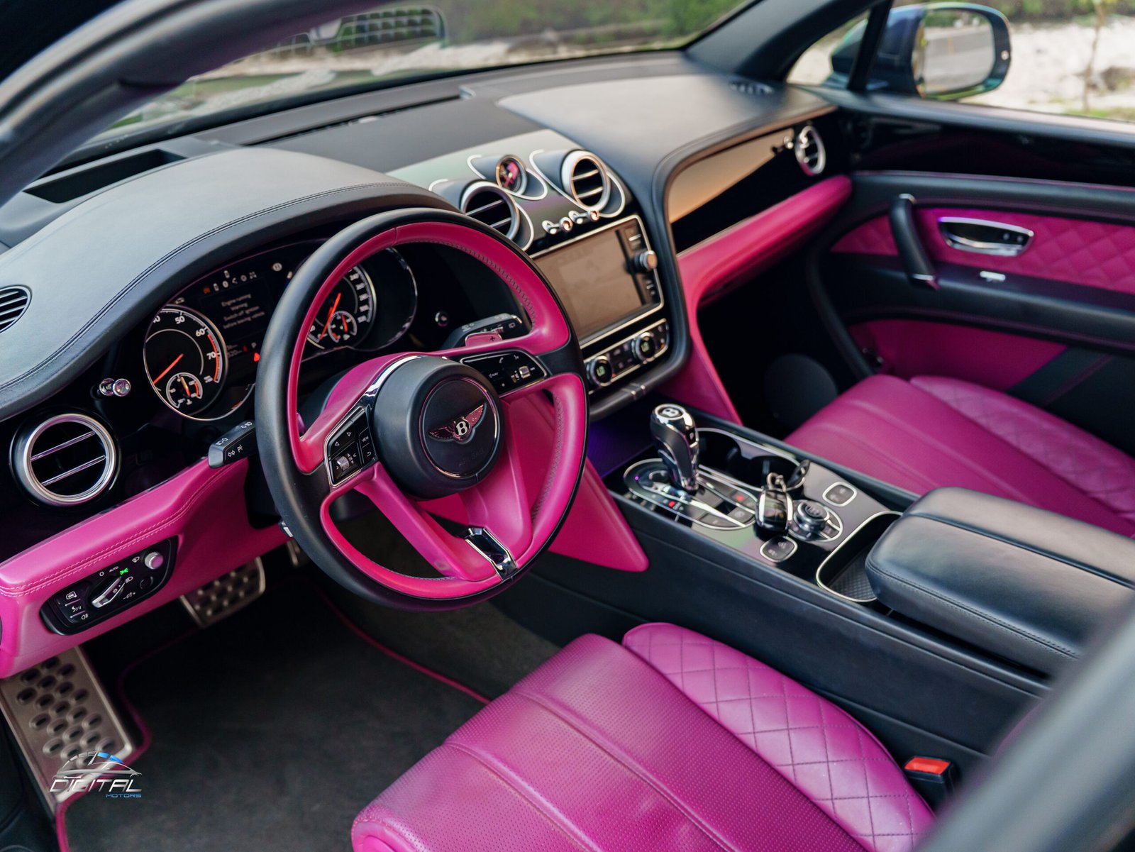 
								Bentley Bentayga Mulliner full									