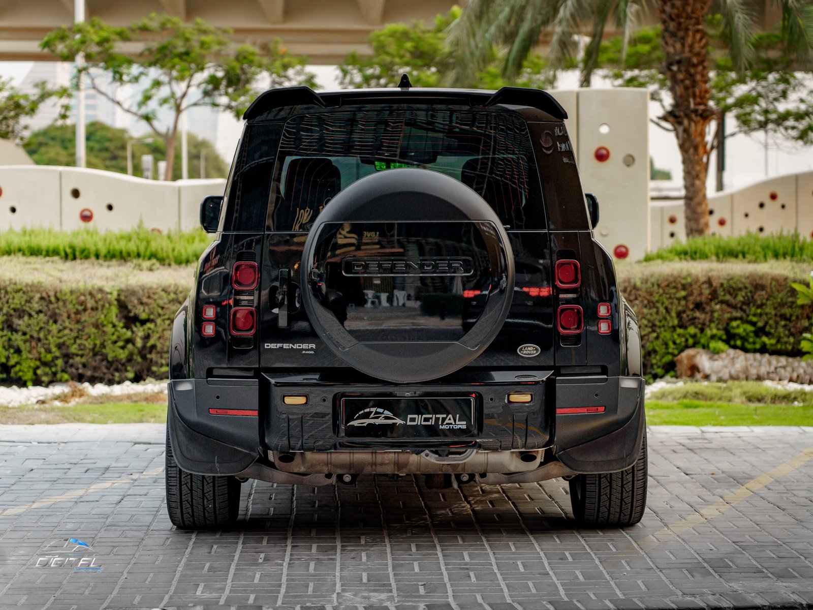 
								Land Rover Defender 110 HSE full									